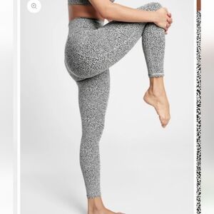 ATHLETA Salutation Stash Pocket 7/8 Textured Tight Size S